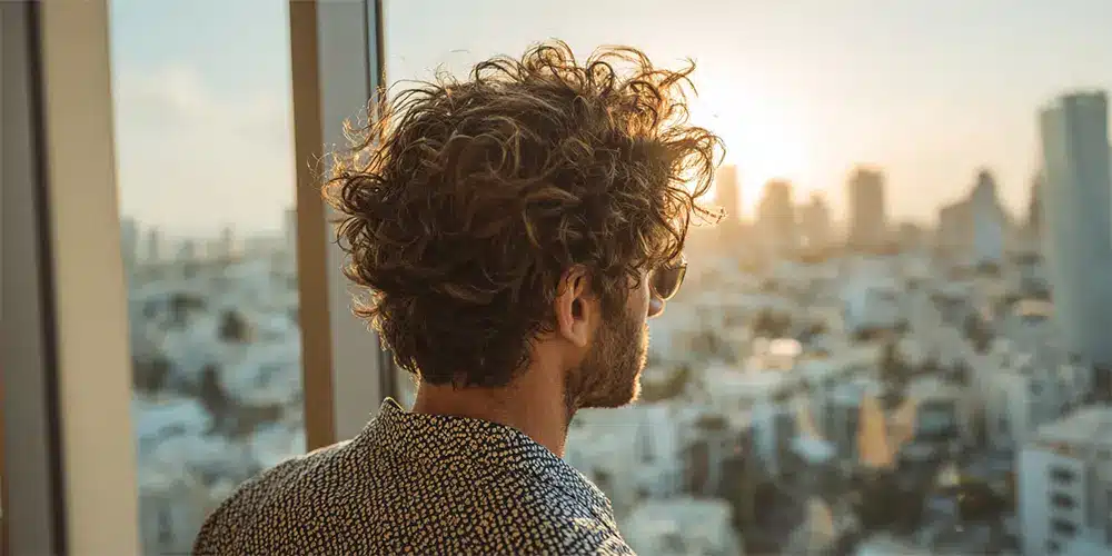 עיצוב קו שיער גברי בהשתלת שיער המדריך המלא לתוצאה טבעית